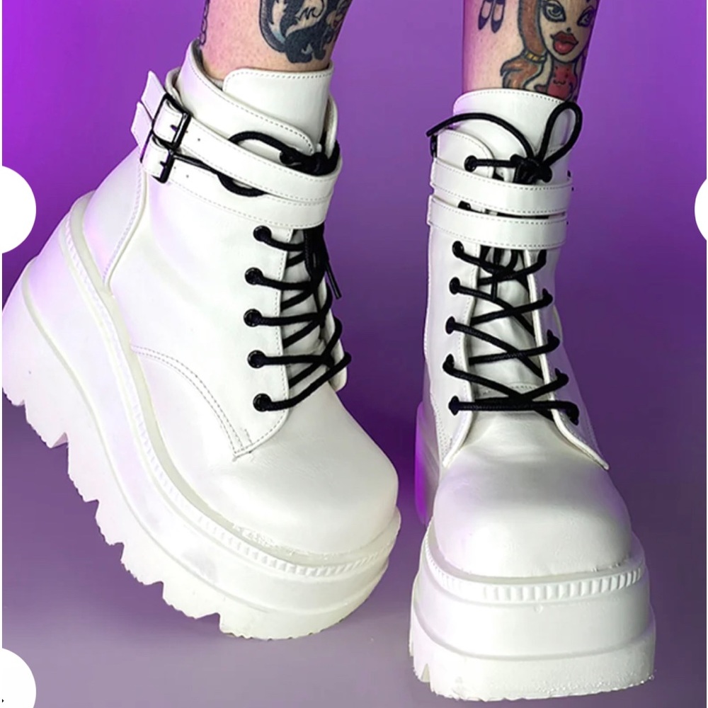 Demonia shaker 52 Demonia White Stacked Wedge Platform Ankle Boots